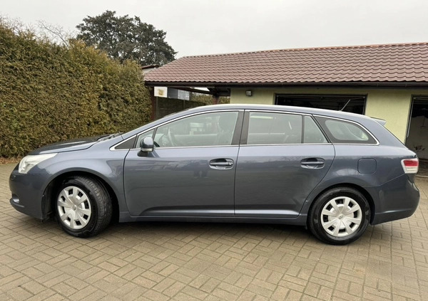 Toyota Avensis cena 19999 przebieg: 330000, rok produkcji 2009 z Bierutów małe 29